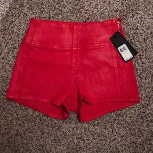 GUESS HW Push Up Shorts